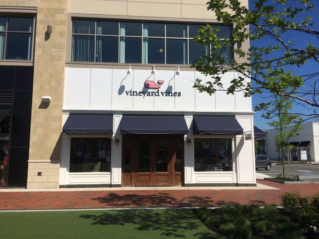 vineyard vines | 650 Market St, Lynnfield, MA 01940, USA | Phone: (781) 334-7004