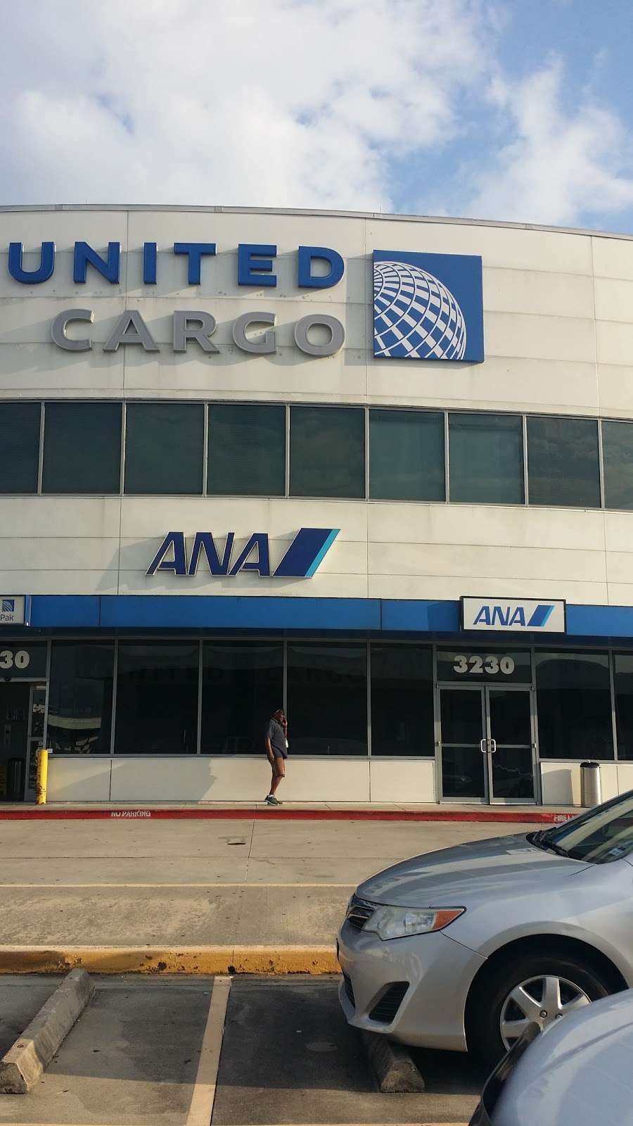 United Airlines Cargo | 3230 Pallet Rd, Houston, TX 77032 | Phone: (800) 822-2746