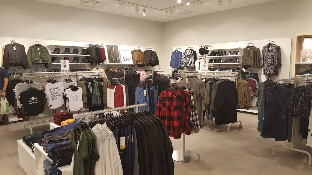 H&M | 2000 E Rio Salado Pkwy, Tempe, AZ 85281, USA | Phone: (855) 466-7467