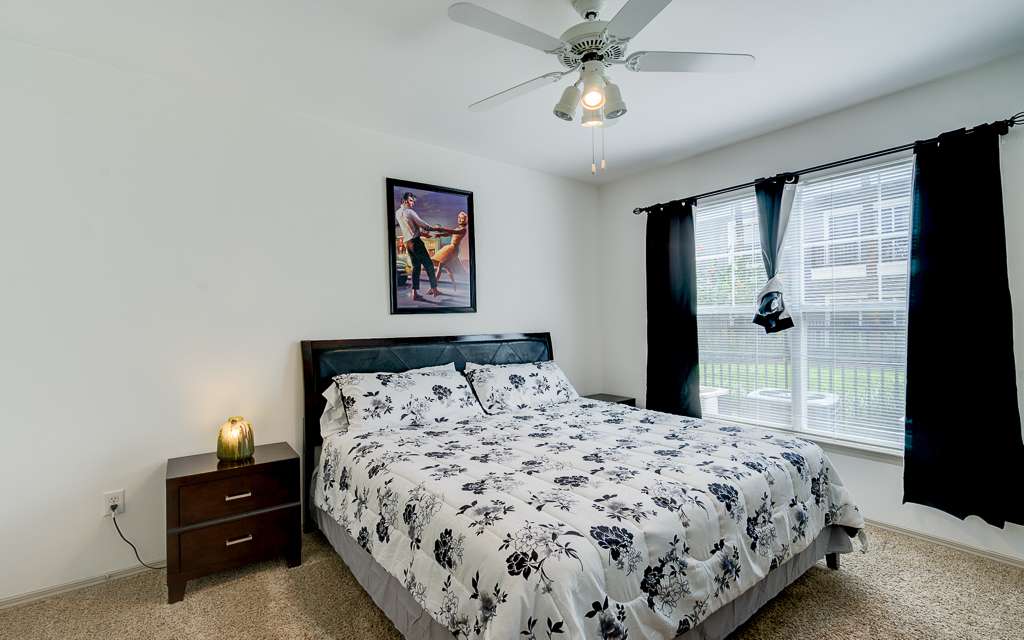 Pleasant Stay Corporate Housing Houston Midtown | 2350 Bagby St, Houston, TX 77057, USA | Phone: (888) 623-6221