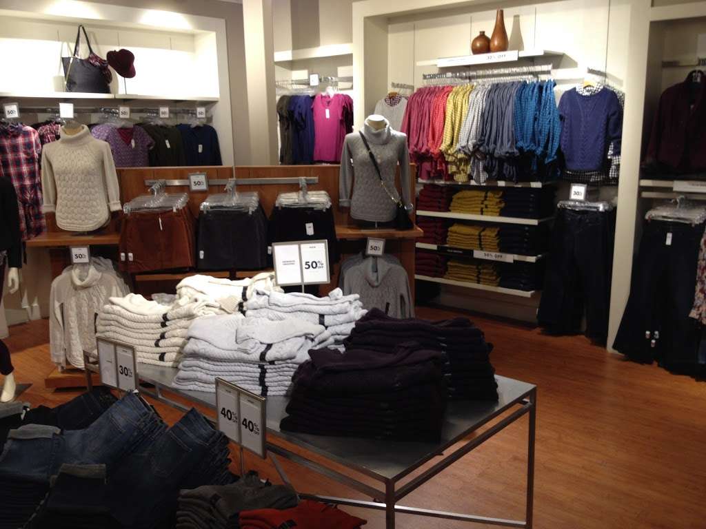 Banana Republic | 11211 120th Ave, Pleasant Prairie, WI 53158 | Phone: (262) 857-2700