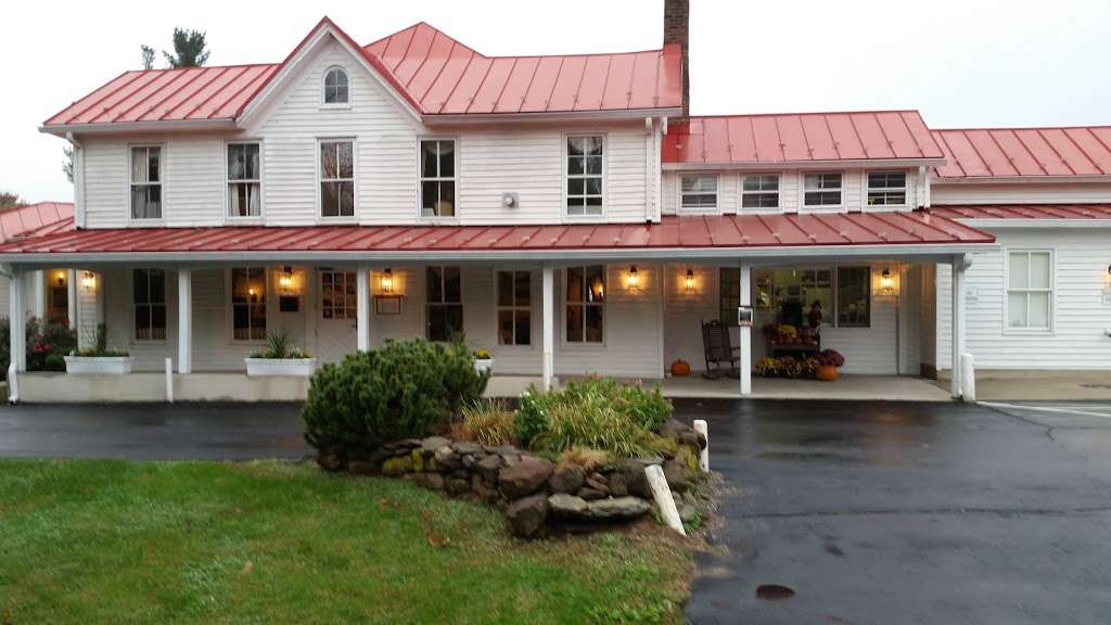 The Comus Inn at Sugarloaf Mountain | 23900 Old Hundred Rd, Dickerson, MD 20842, USA | Phone: (301) 349-5100