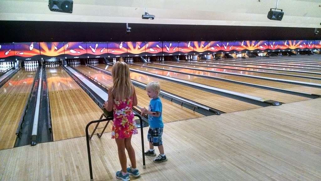 AMF Pro Bowl Lanes | 505 E 18th Ave, North Kansas City, MO 64116, USA | Phone: (816) 221-8844