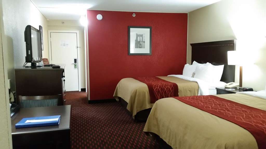 Quality Inn & Suites Hagerstown | 920 Dual Hwy, Hagerstown, MD 21740, USA | Phone: (301) 739-9050