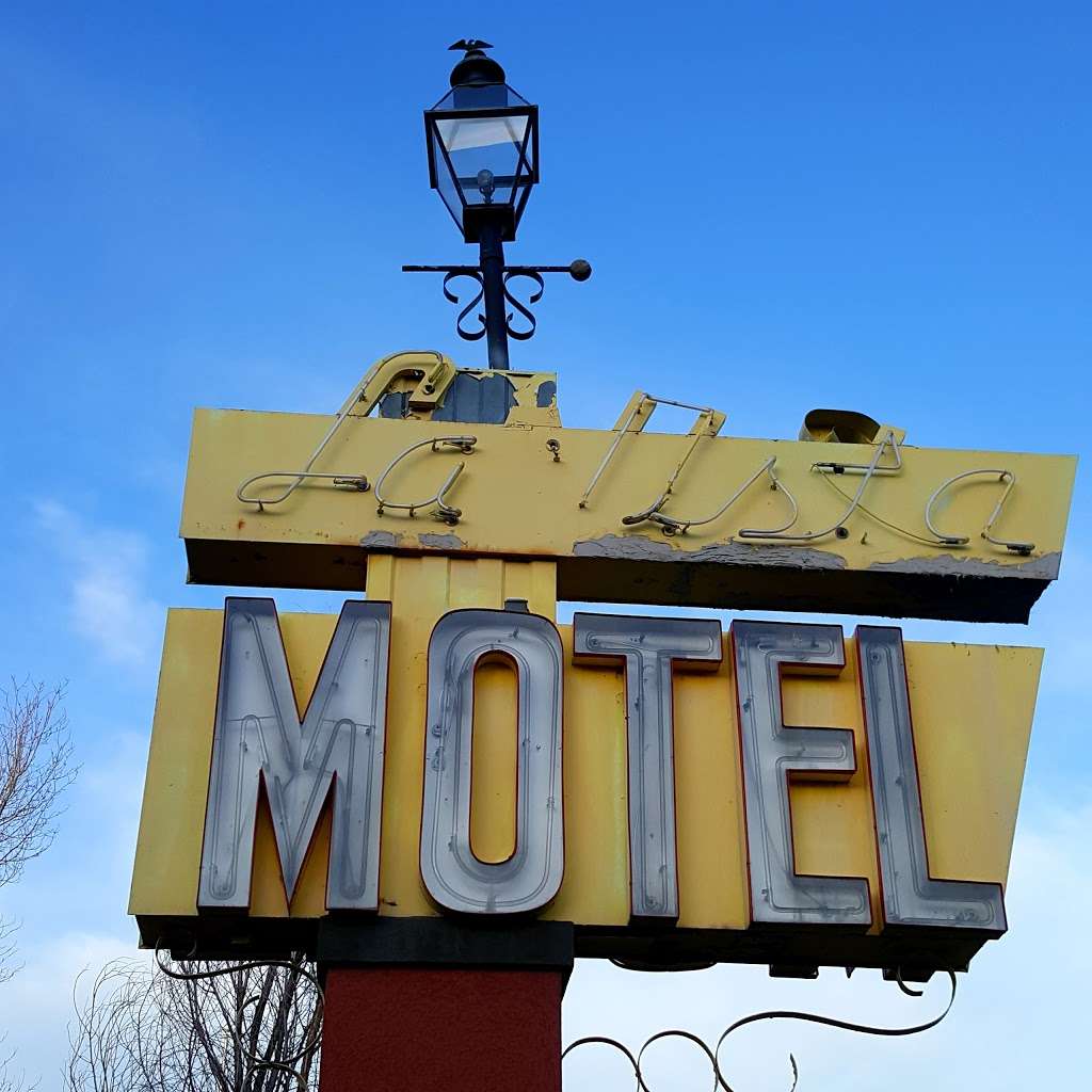 La Vista Motel | 5500 E Colfax Ave, Denver, CO 80220, USA | Phone: (303) 393-8711