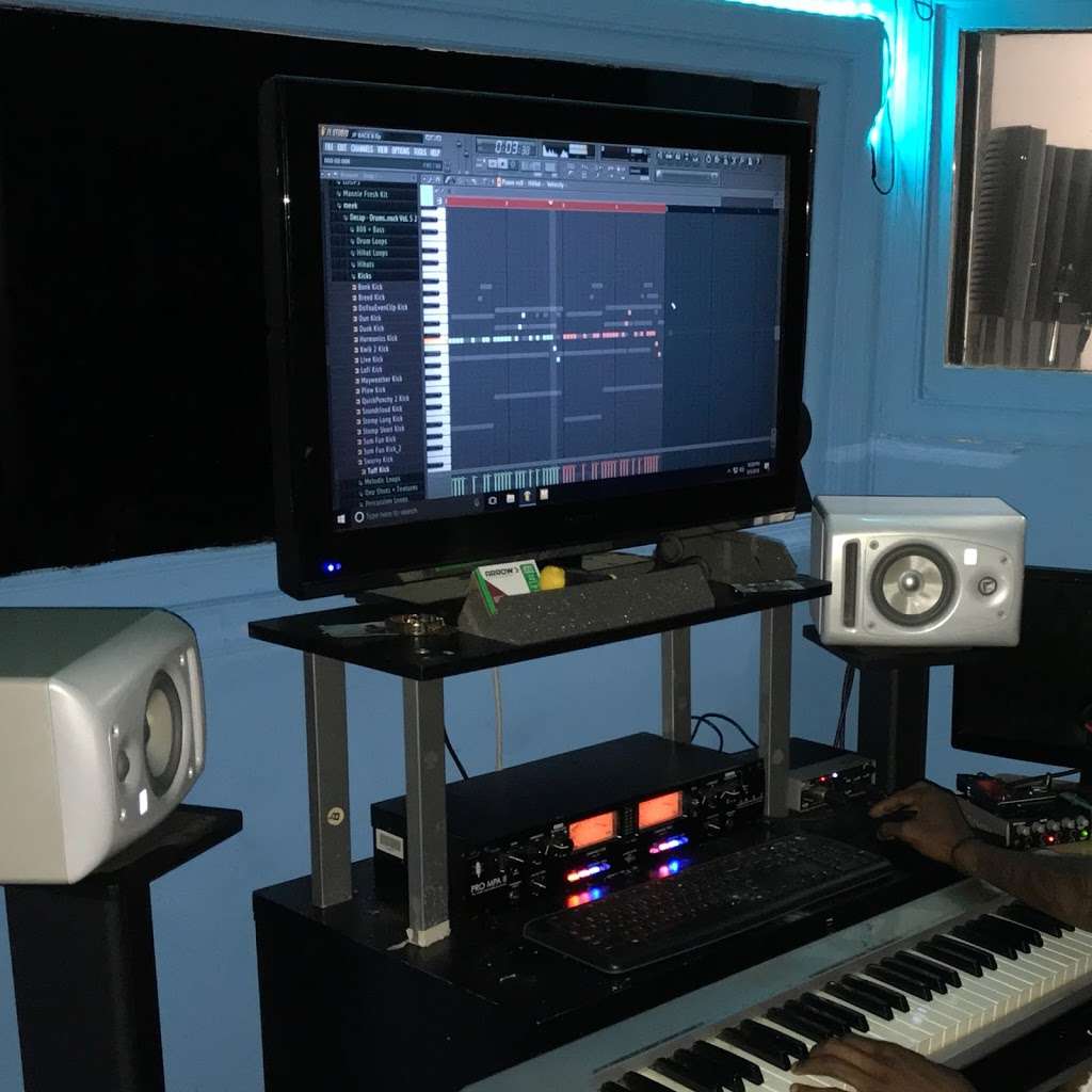 Perfect House Studio | 8517 Edgeworth Dr, Capitol Heights, MD 20743, USA | Phone: (240) 468-3973