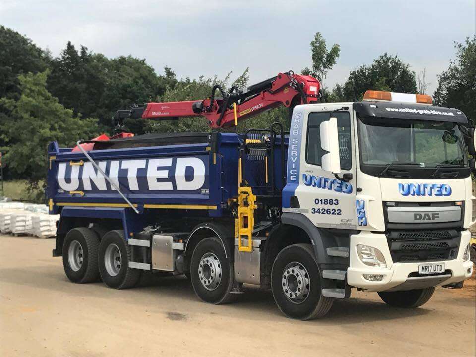 United Grab Hire Ltd | Rivington Farm, Peeks Brook Lane, Horley RH6 9SR, UK | Phone: 01293 773080