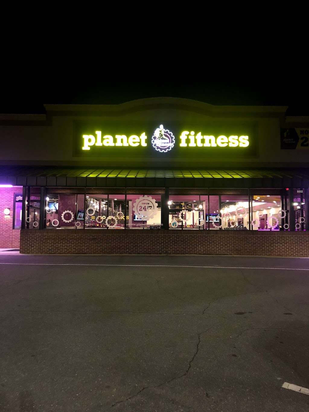 Planet Fitness | 602 Park St, Belmont, NC 28012, USA | Phone: (704) 461-8490