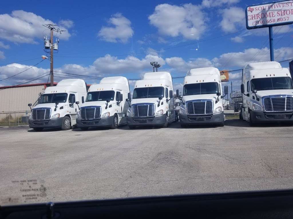 Arrow Truck Sales | 9003 Interstate 10 East, Converse, TX 78109, USA | Phone: (210) 945-2200