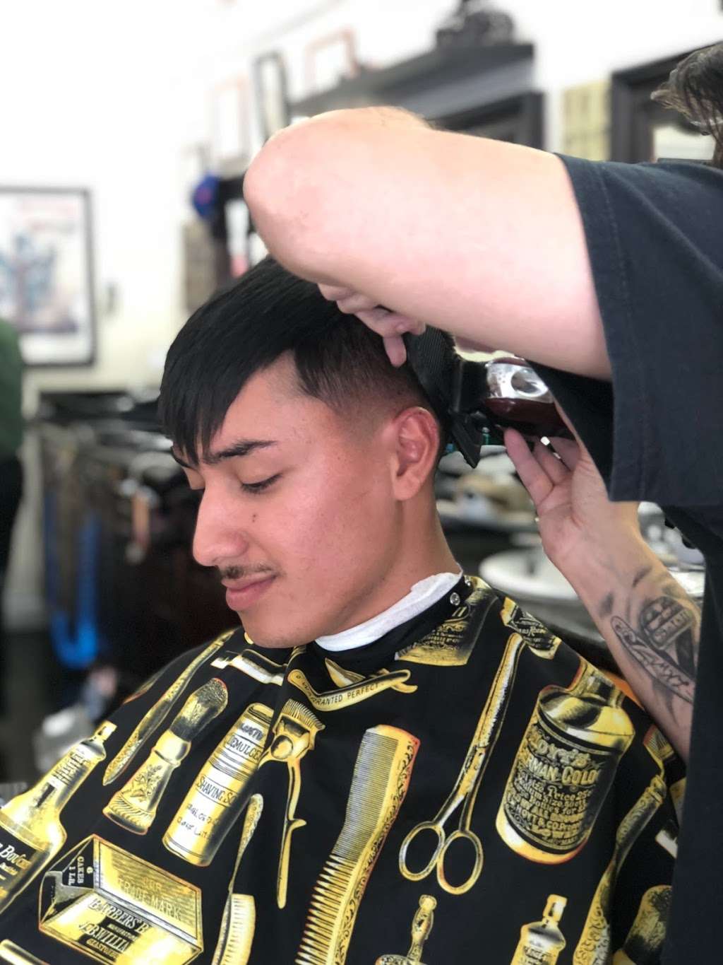 The Señor Barbers at Downtown | 113 S El Camino Real, San Clemente, CA 92672, USA | Phone: (949) 369-7707