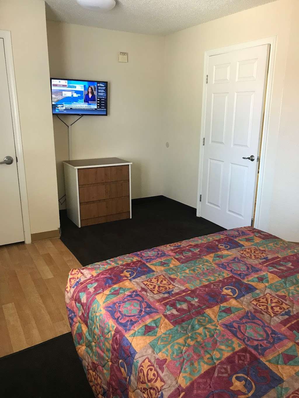 InTown Suites Extended Stay Houston TX - Highway 6 | 9155 Hwy 6 N, Houston, TX 77095, USA | Phone: (281) 858-1810