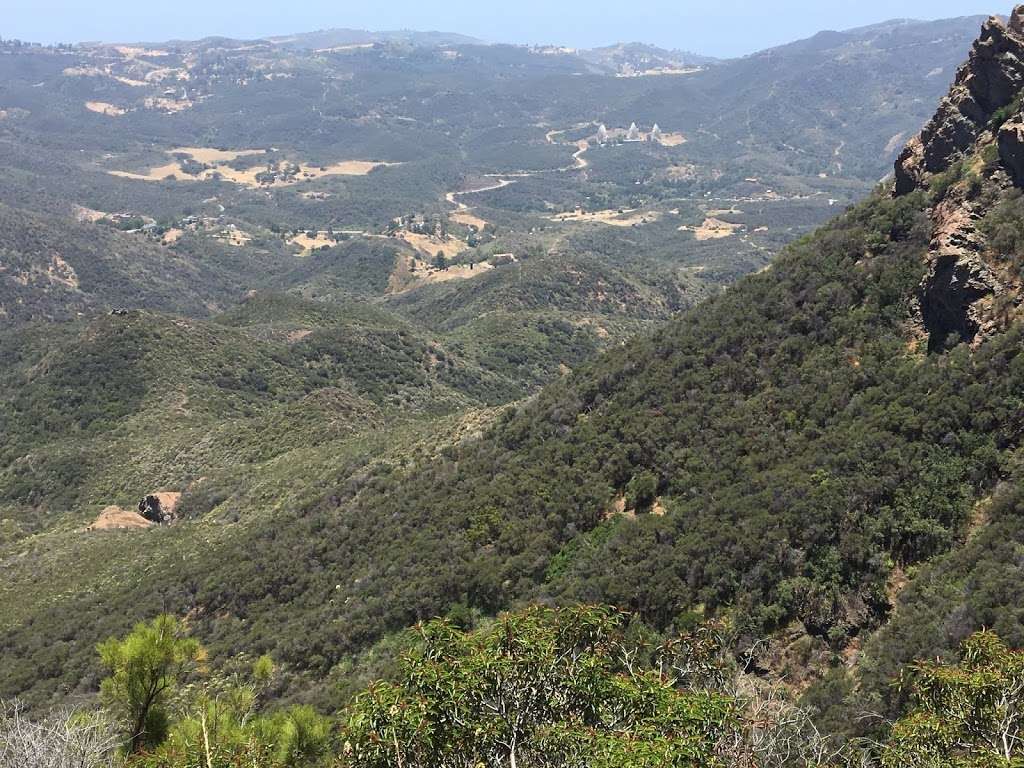 Backbone Trail Trailhead - Yerba Buena Parking Lot | Backbone Trail, Malibu, CA 90265, USA