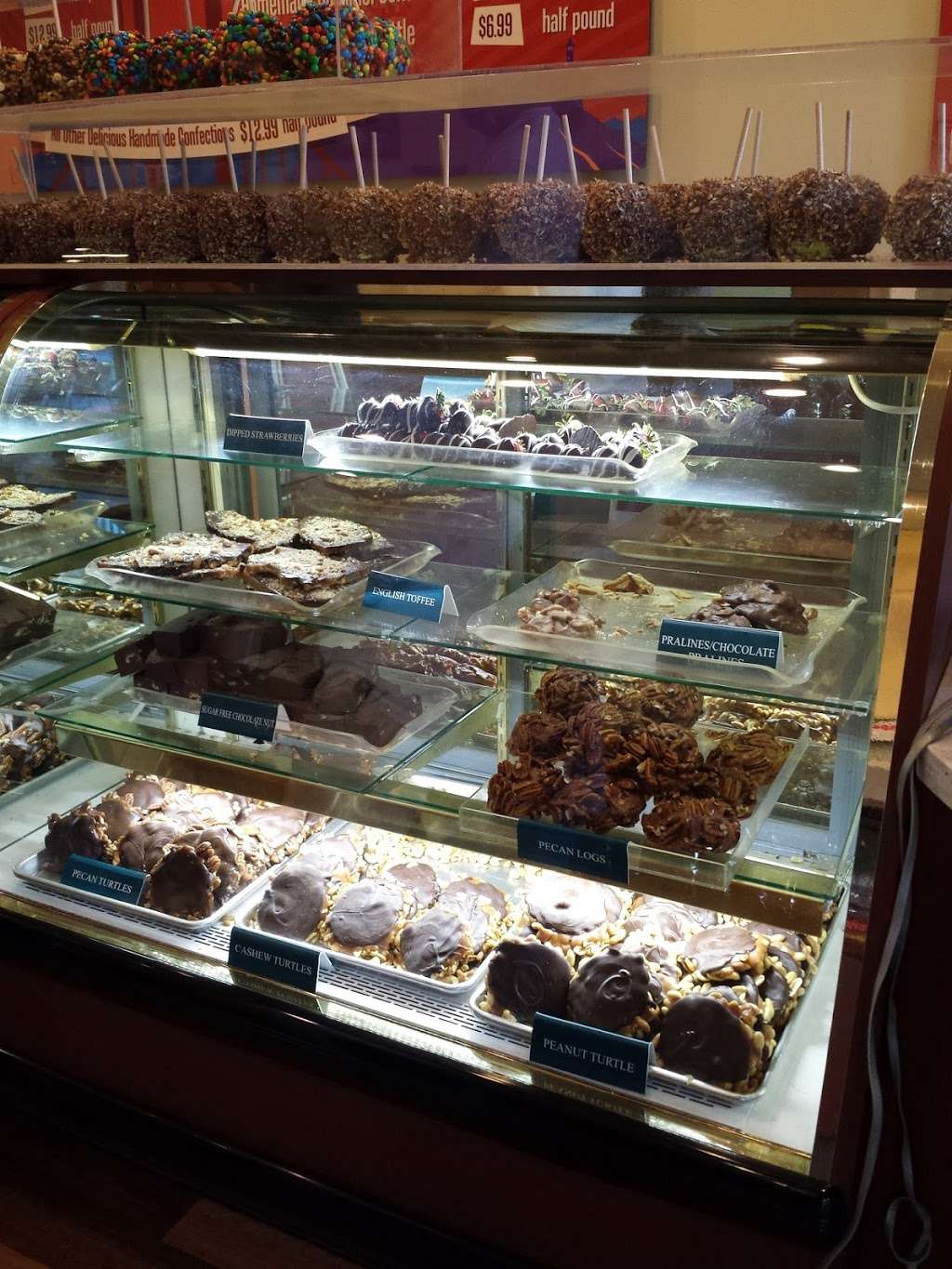 The Fudge House | 2 Beach St, San Francisco, CA 94133, USA | Phone: (800) 993-8343