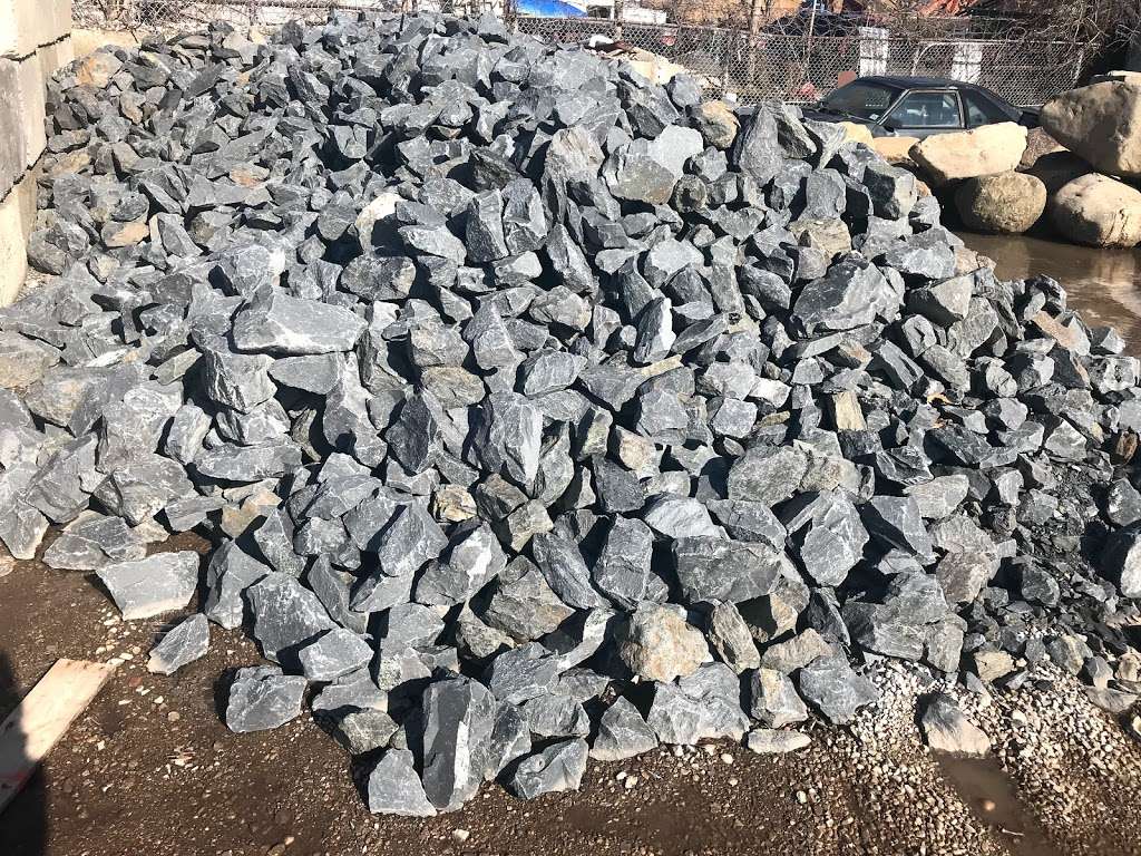 Boulders Rock Long Island, Retaining Walls Suffolk Nassau NY | 2 Old Northport Rd, Kings Park, NY 11754 | Phone: (631) 544-1038