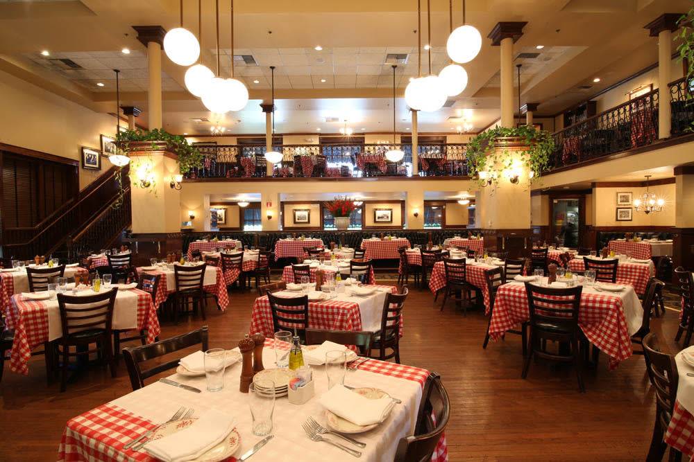Maggianos Little Italy - restaurant  | Photo 1 of 8 | Address: 3200 S Las Vegas Blvd, Las Vegas, NV 89109, USA | Phone: (702) 732-2550
