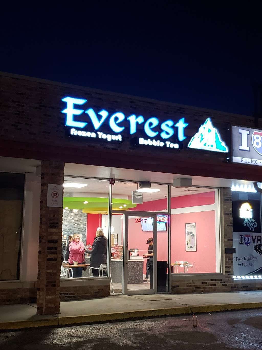Everest Frozen Yogurt & Bubble Tea | 2417 Sycamore Dr, Morris, IL 60450, USA | Phone: (815) 513-3386