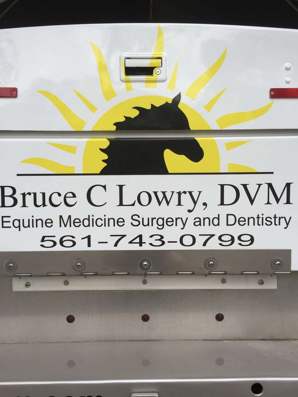 Bruce C Lowry, DVM | 17389 128th Trail N, Jupiter, FL 33478, USA | Phone: (561) 743-0799