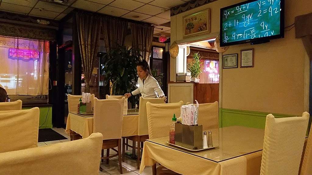 Pho Paris Restaurant | 136 Newbury St #2, Peabody, MA 01960, USA | Phone: (978) 535-8339