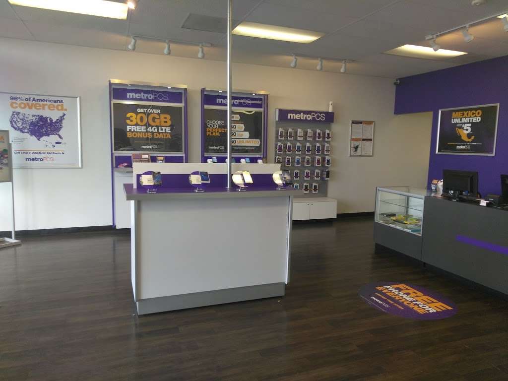 Metro by T-Mobile | 1698 W 6th St, Corona, CA 92882, USA | Phone: (951) 270-0600