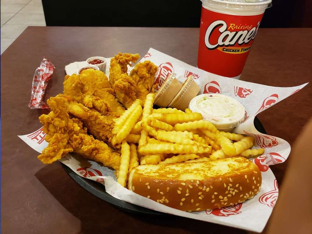 Raising Canes Chicken Fingers | 2127 W Davis St, Conroe, TX 77304, USA | Phone: (936) 760-7744