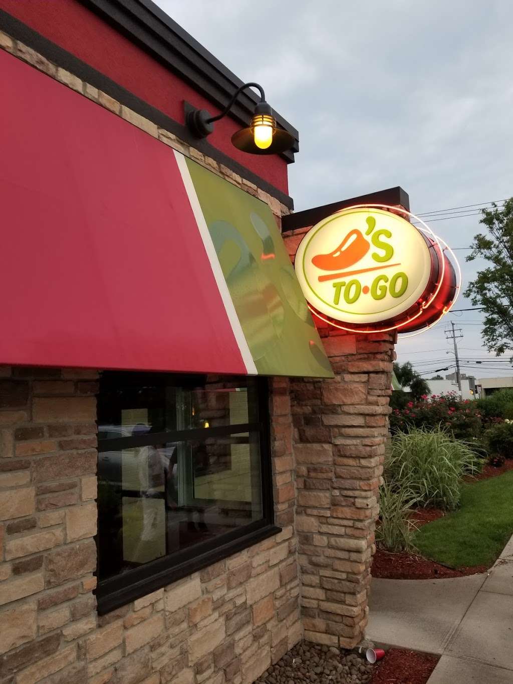 Chilis Grill & Bar | 901 Broadhollow Rd, Farmingdale, NY 11735, USA | Phone: (631) 249-6760