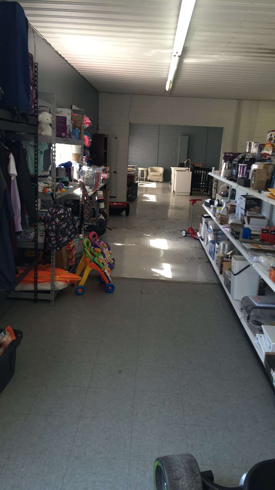 grays discount variety store | 612 S Main St, Cloverdale, IN 46120, USA | Phone: (765) 795-7900