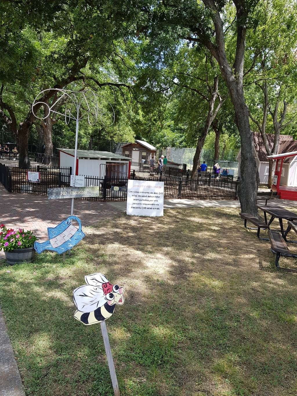 Fritz Park Petting Farm | 312 E Vilbig St, Irving, TX 75060, USA | Phone: (972) 721-2640