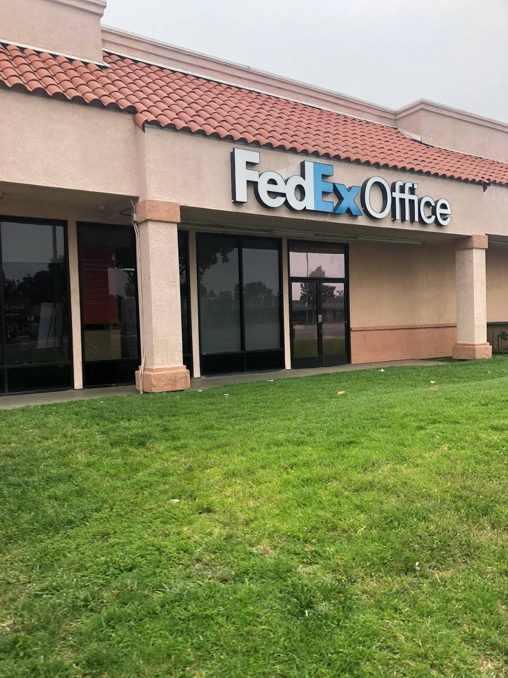 FedEx Office Print & Ship Center | 10051 Magnolia Ave Suite B6, Riverside, CA 92503, USA | Phone: (951) 687-1023