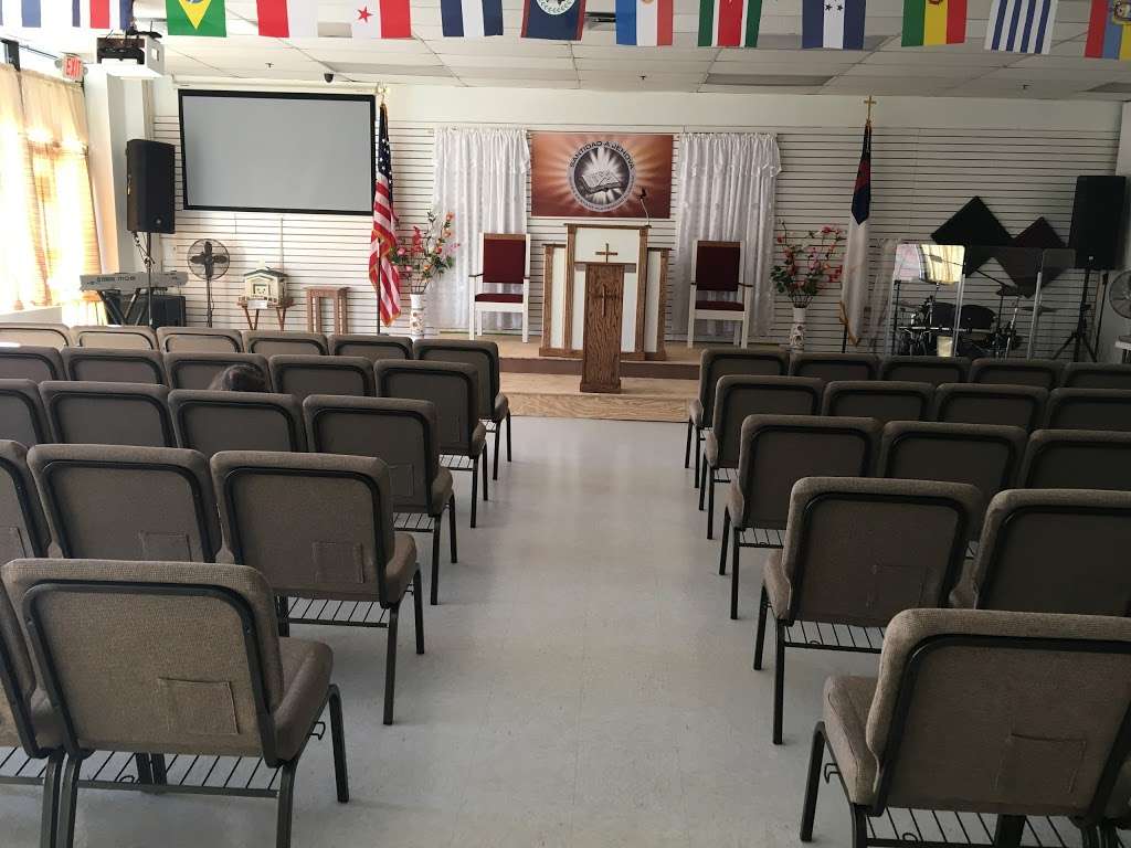 Iglesia Cristiana Alumbrando el Camino | 245 Second Ave, Brentwood, NY 11717, USA | Phone: (631) 374-4070