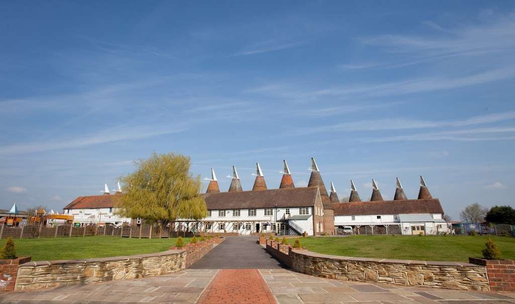 The Kent Wedding Centre | The Hop Farm, Paddock Wood TN12 6PY, UK | Phone: 01622 873434