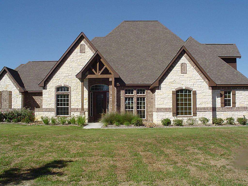 Lisa Clary - Baytown TX Homes and Real Estate | 4500 N Main St, Baytown, TX 77521, USA | Phone: (281) 628-3485