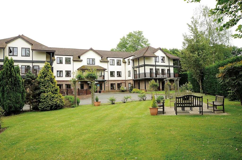 Tadworth Grove Care Home - Bupa | The Avenue, Tadworth, Nr Epsom KT20 5AT, UK | Phone: 01737 813695