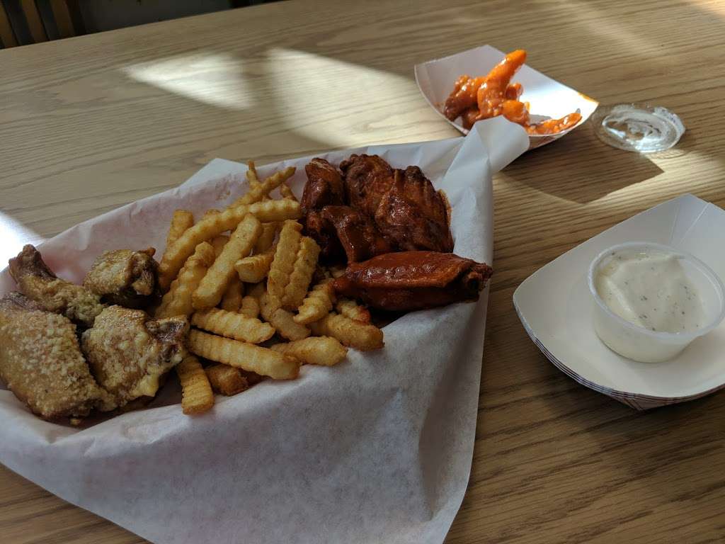 Wing Slingers | 7325 E Iliff Ave, Denver, CO 80231, USA | Phone: (303) 353-2160