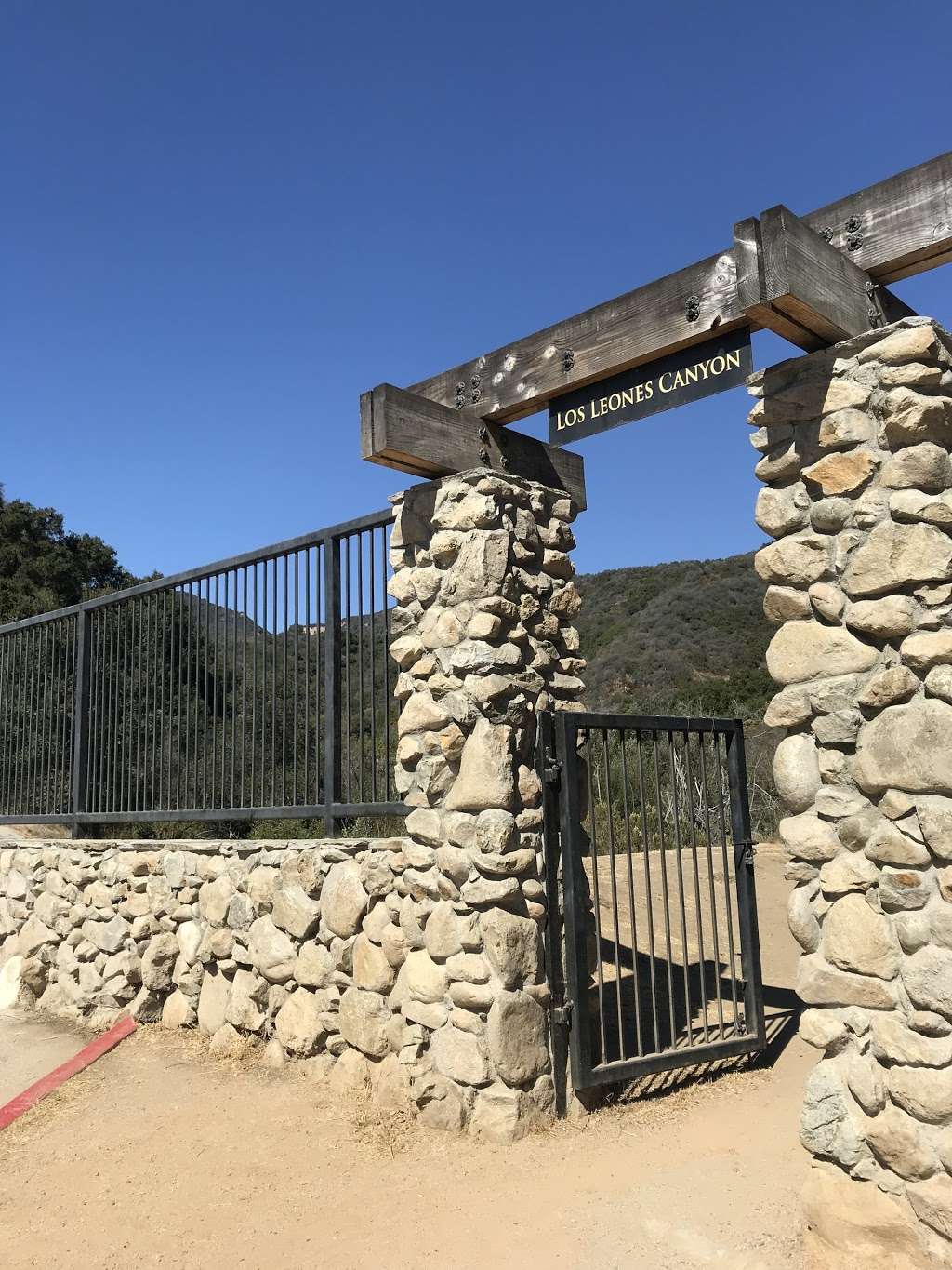 Los Leones Canyon Trailhead | 510 Los Liones Dr, Pacific Palisades, CA 90272