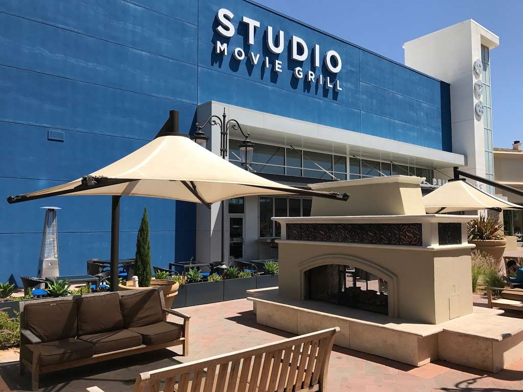 Studio Movie Grill | 1555 Simi Town Center Way, Simi Valley, CA 93065 | Phone: (805) 416-5339