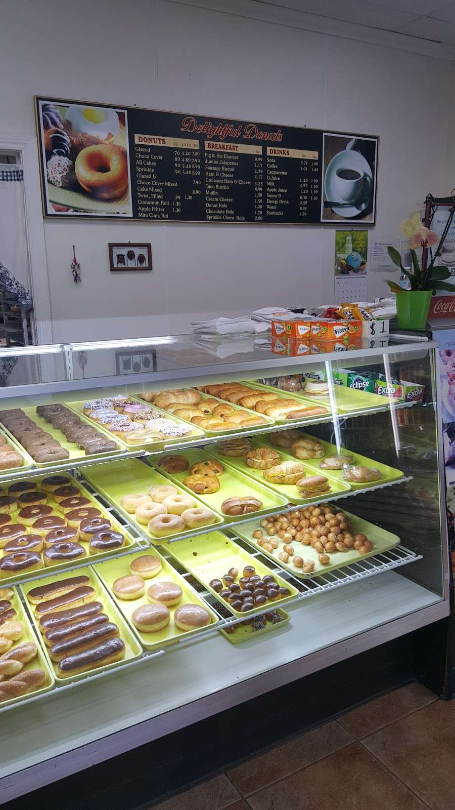 Delightful Donut Shop | 4950 W Illinois Ave # 103, Dallas, TX 75211, USA | Phone: (214) 337-3179