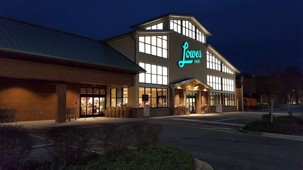 Lowes Foods at Belle Hollow | 3010 N Center St, Hickory, NC 28601, USA | Phone: (828) 322-2888