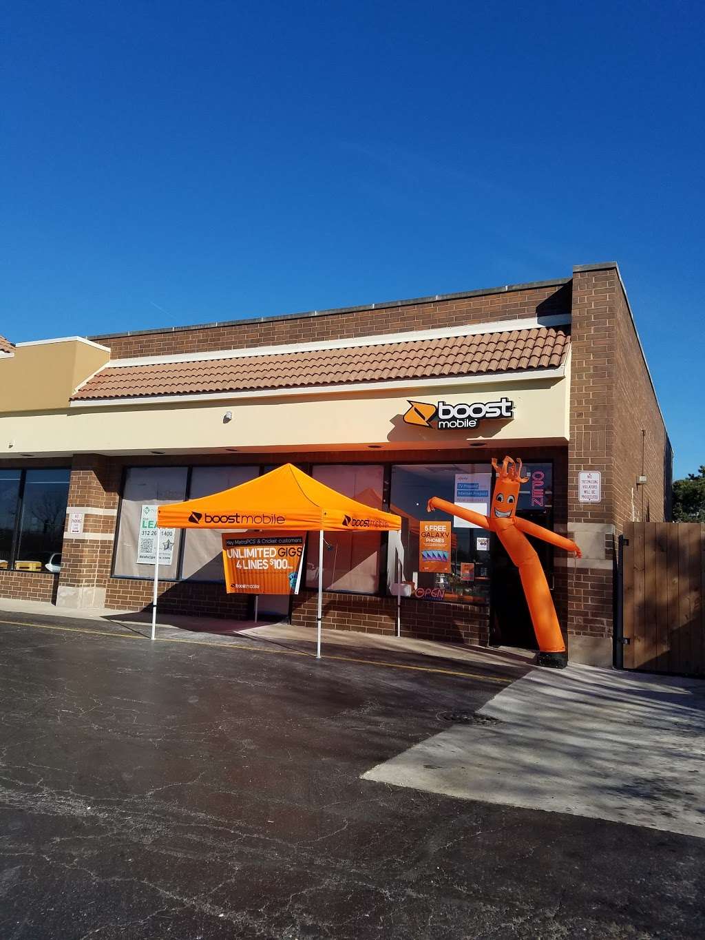 Boost Mobile | 275 Barrington Rd, Streamwood, IL 60107, USA | Phone: (630) 903-3915