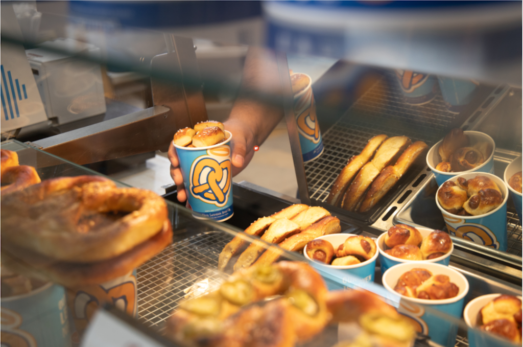 Auntie Annes | 239 Golf mill Center Spc 273, Niles, IL 60714, USA | Phone: (847) 294-9633