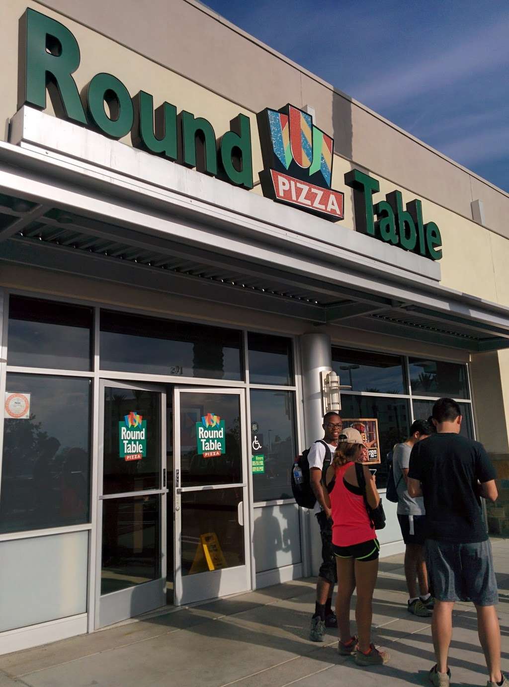 Round Table Pizza | 27472 Portola Pkwy Ste 201, Foothill Ranch, CA 92610, USA | Phone: (949) 716-3555