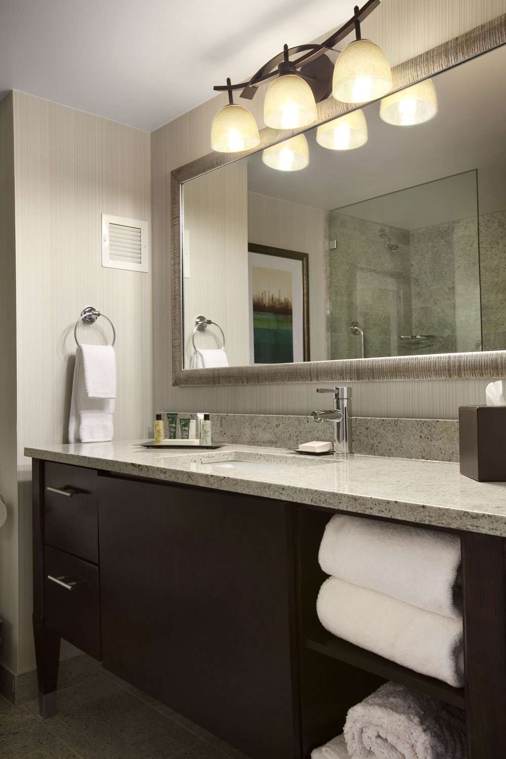 Hilton New York JFK Airport | 144-02 135th Ave, Jamaica, NY 11436 | Phone: (718) 659-0200