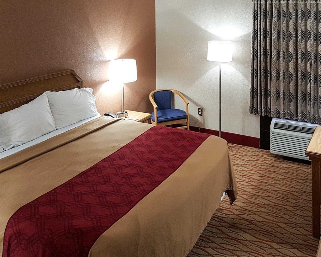 Econo Lodge | 68 East Rampart Road, Shelbyville, IN 46176, USA | Phone: (317) 398-0472