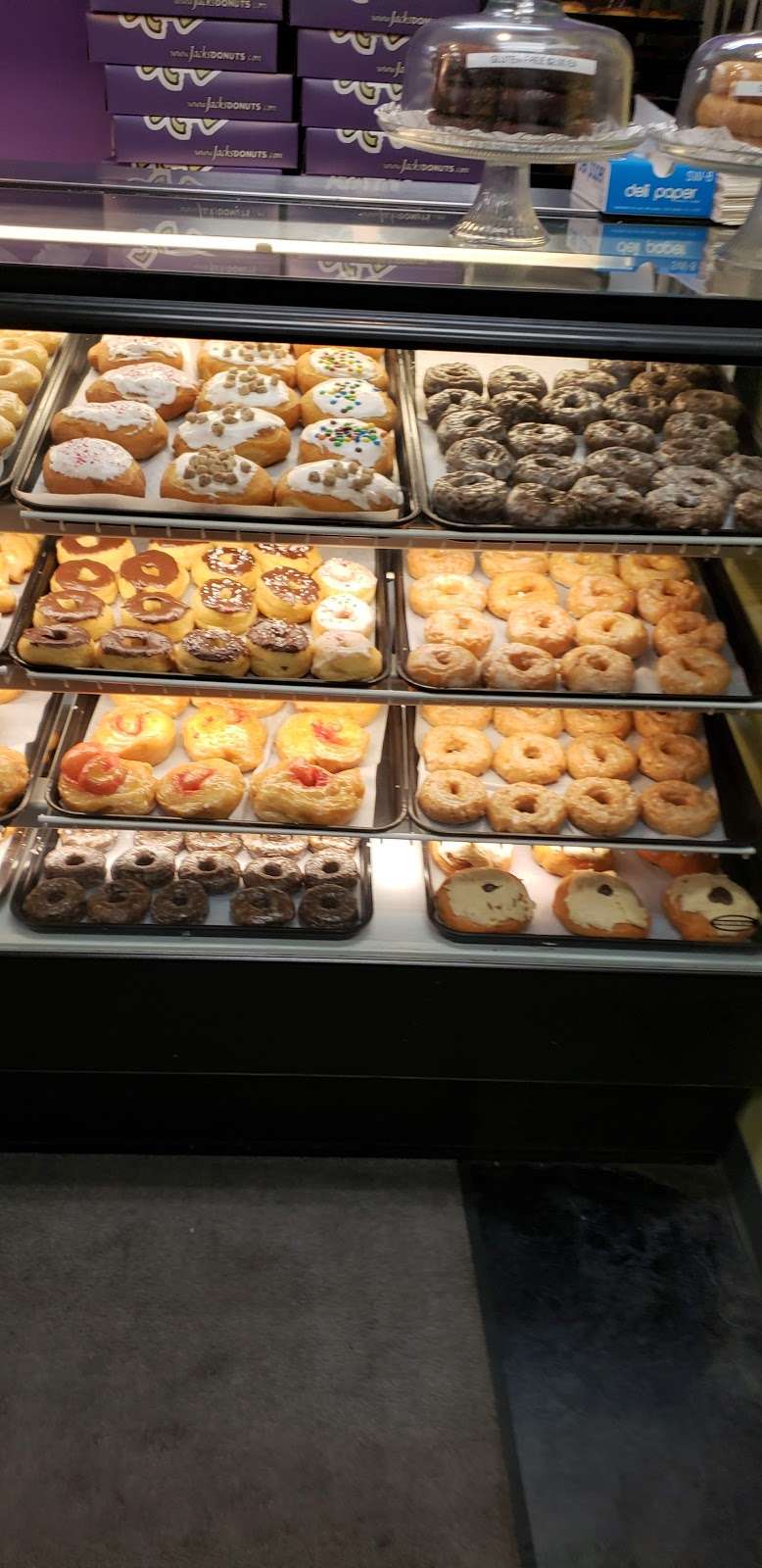 Jacks Donuts | 6835-6999 E Southport Rd, Indianapolis, IN 46237, USA | Phone: (317) 884-9765