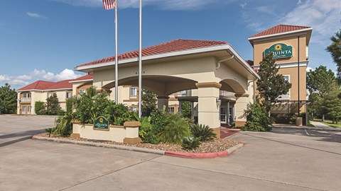 La Quinta Inn & Suites by Wyndham Conroe | 4006 Sprayberry Ln, Conroe, TX 77303, USA | Phone: (936) 228-0790