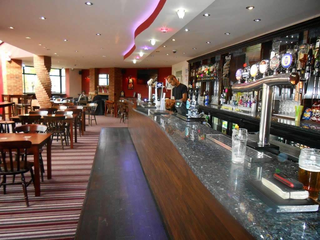 The Graces Bar & Grill | 1-3 Witham Rd, London SE20 7YA, UK | Phone: 020 3417 7273