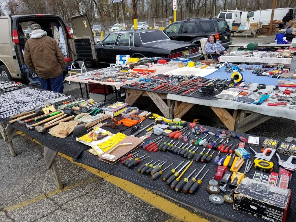 Flea Market | 2917-2921 US-206, Columbus, NJ 08022, USA