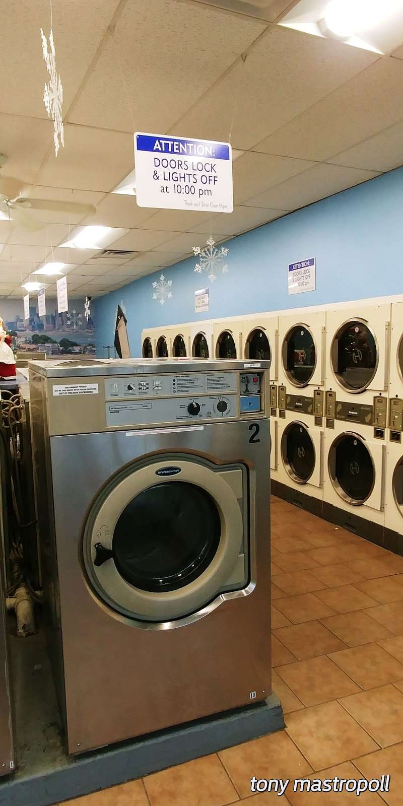 Silver Clean Laundromat - laundry  | Photo 4 of 10 | Address: 41 Crest Ave, Winthrop, MA 02152, USA | Phone: (617) 846-0955