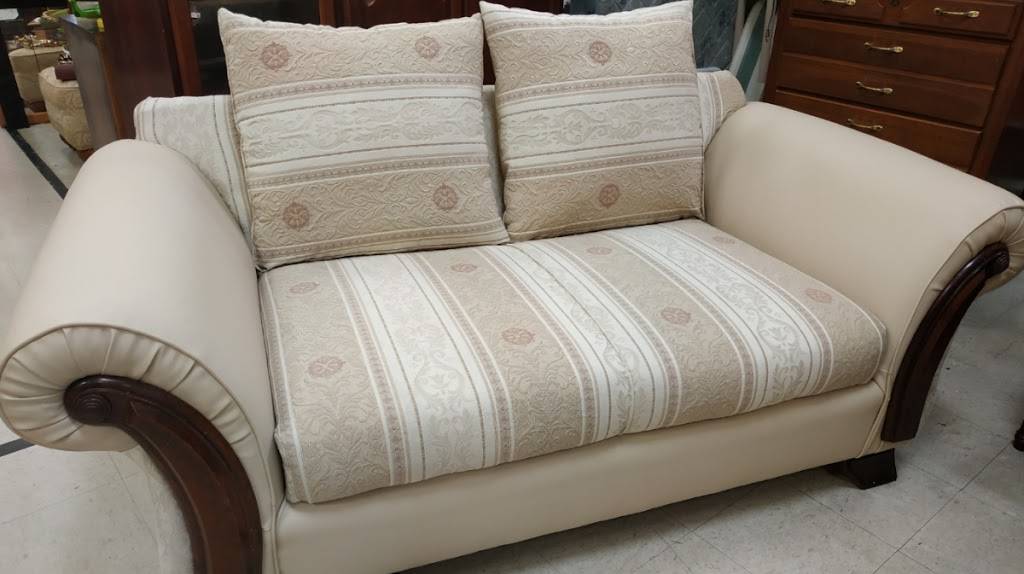 Herys Upholstery | 5121 Emerald Dr, Louisville, KY 40219, USA | Phone: (502) 296-2143