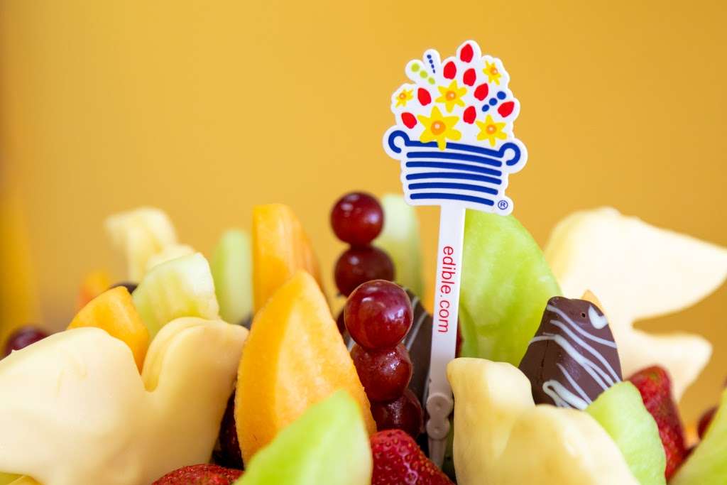 Edible Arrangements | 6612 Garth Rd, Baytown, TX 77521, USA | Phone: (281) 421-2222