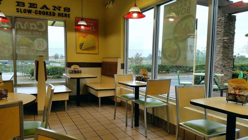 Del Taco | 2000 Riverside Ave, Rialto, CA 92377, USA | Phone: (909) 877-9700